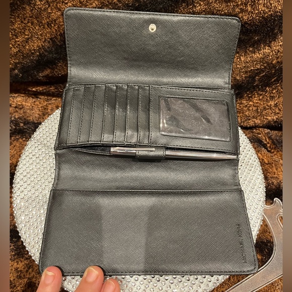 Preloved Michael Kors Long Monogram Wallet - Picture 5 of 10